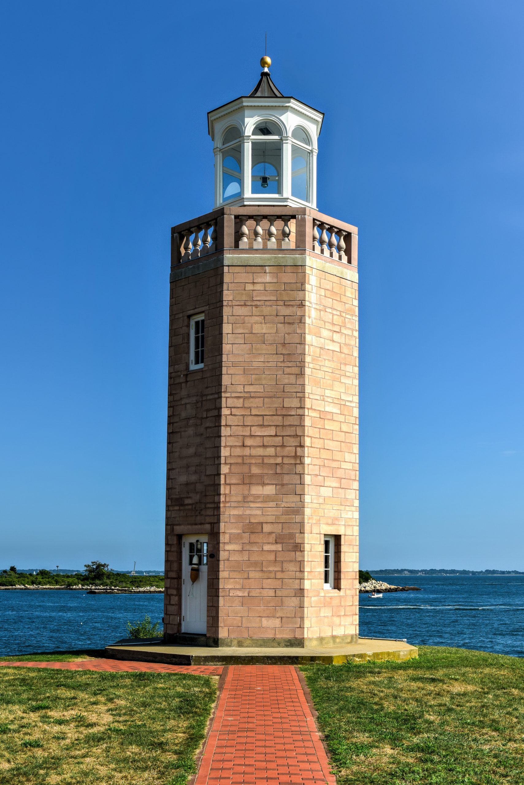 Avery Point lighthouse
